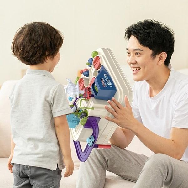 Piste de course mécanique et interactive